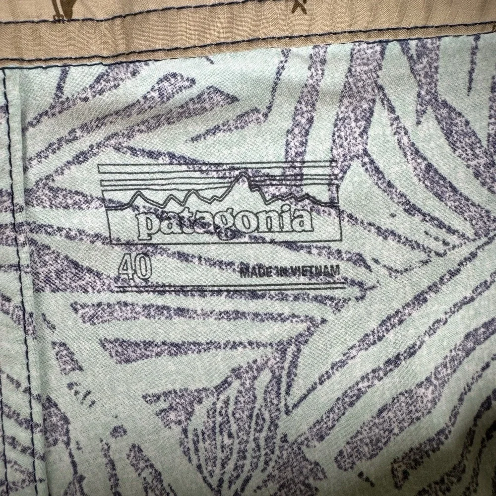 Patagonia Men's Size 40 Wavefarer Board Shorts Swim Surf Beach EUC Inseam 9